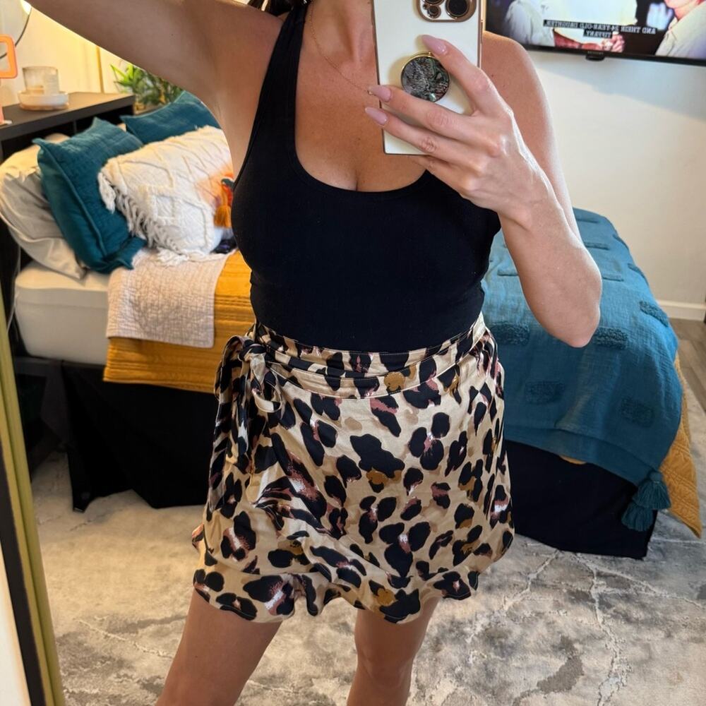 NASTY GAL - Leopard Wrap Skirt - US 8 / Medium - Picture 6 of 16